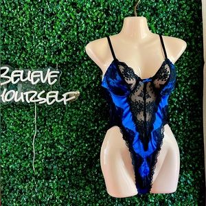 Lingerie/Lencería beautiful royal blue and black babydoll only one available S